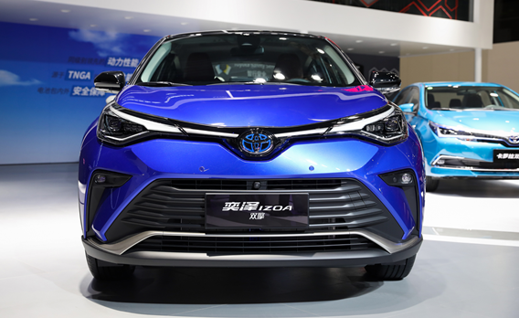 一汽丰田加速新能源布局  RAV4荣放双擎E+、奕泽IZOA双擎中国首发亮相