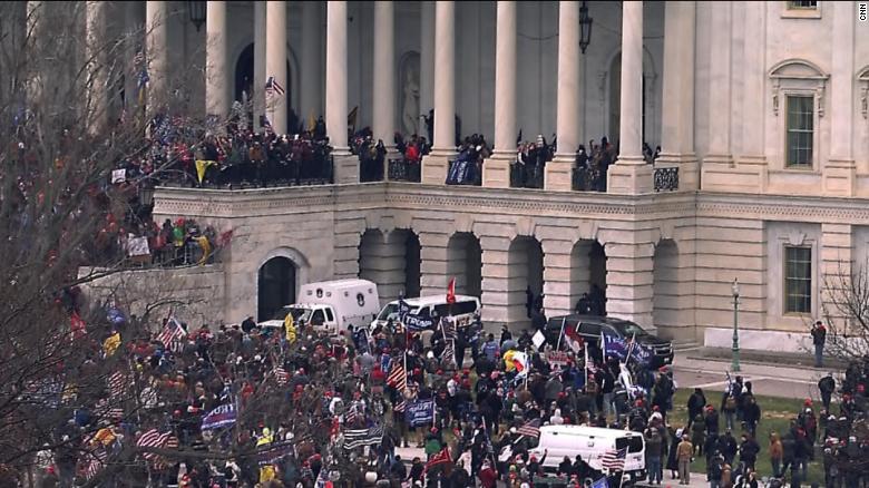 210106141755-01-capitol-steps-protesters-0106-exlarge-169.jpg