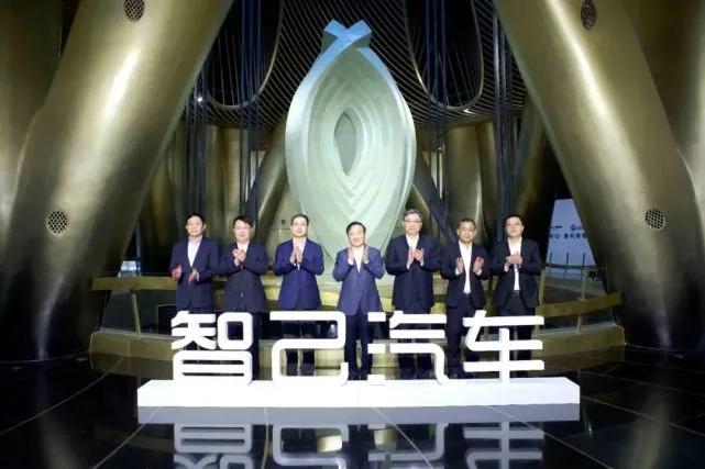 “智己”抛锚下水,上汽高端化祸福相依 “智己”抛锚下水,上汽高端化祸福相依