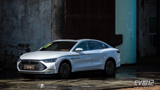 全系标配四驱的汉DM到店与汉EV联手冲击豪华轿车市场