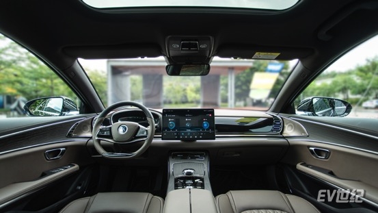 全系标配四驱的汉DM到店与汉EV联手冲击豪华轿车市场