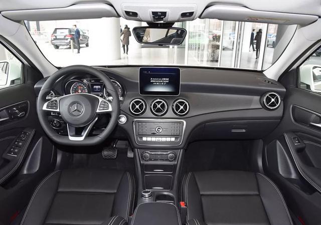 30万买哪款SUV?奥迪Q3/宝马X1/奔驰GLA,这三款让年轻人最纠结