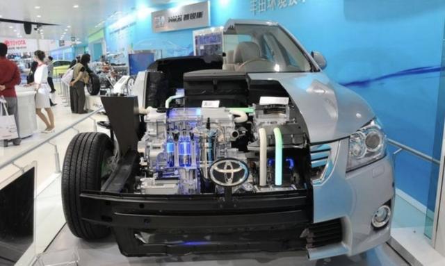 丰田开放混动专利背后：用有偿服务制衡大众