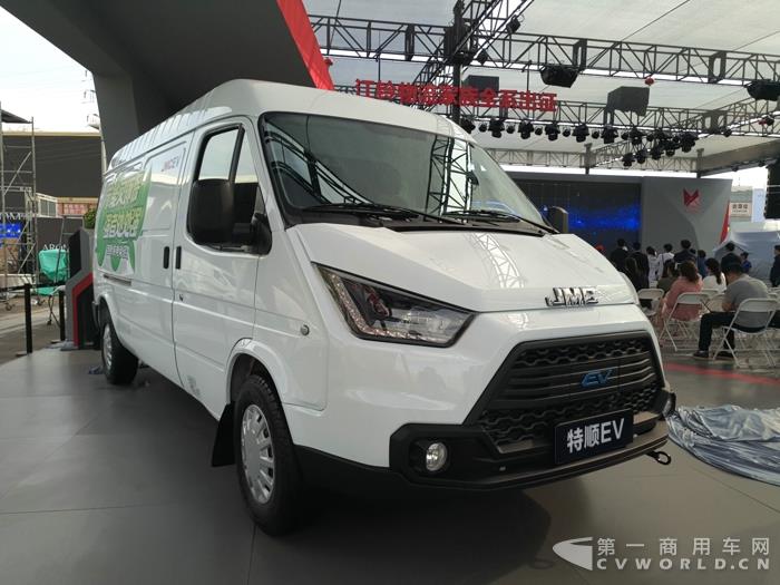 特顺南维柯图雅诺预发新品 大通奔驰拼房车 北京车展轻客这边看