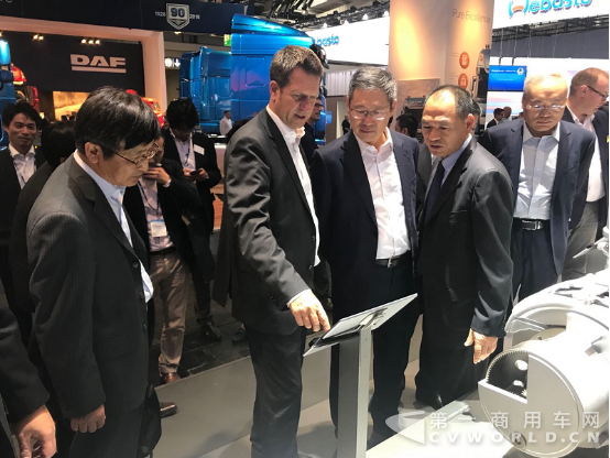 解放与采埃孚建立全面战略合作关系