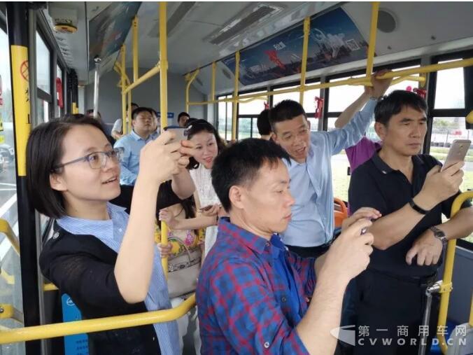 海格无人驾驶客车实现量产 年底上路