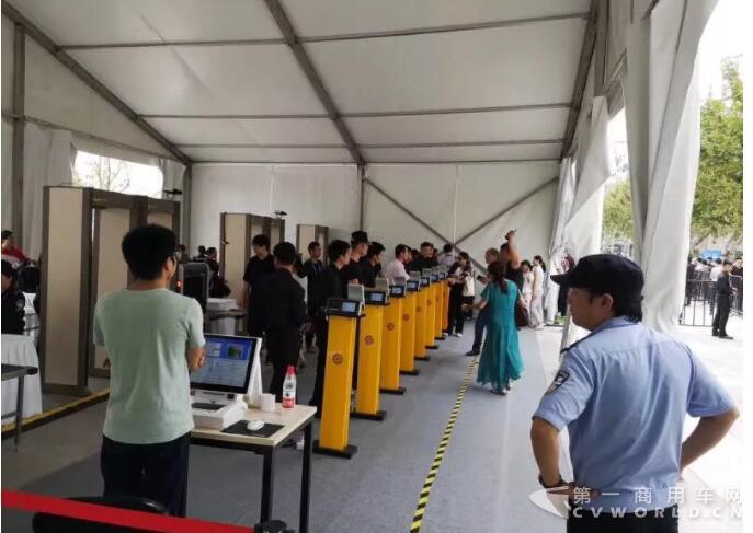 海格无人驾驶客车实现量产 年底上路