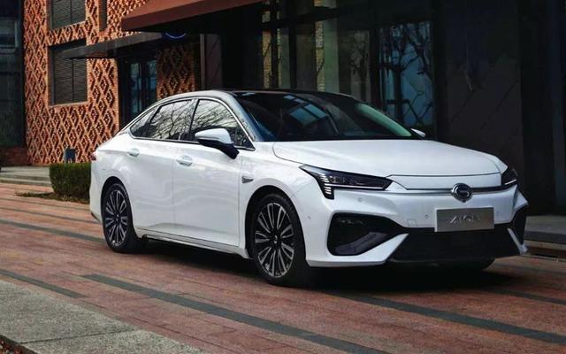 实地考察汽车销售4S店,感受销售前线压力