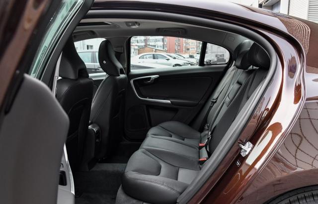 跌破20万的沃尔沃S60L在2月份只卖出477辆，内饰已成硬伤