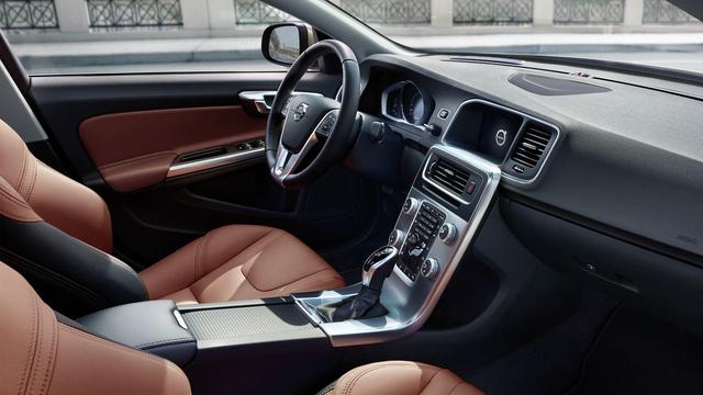 跌破20万的沃尔沃S60L在2月份只卖出477辆，内饰已成硬伤