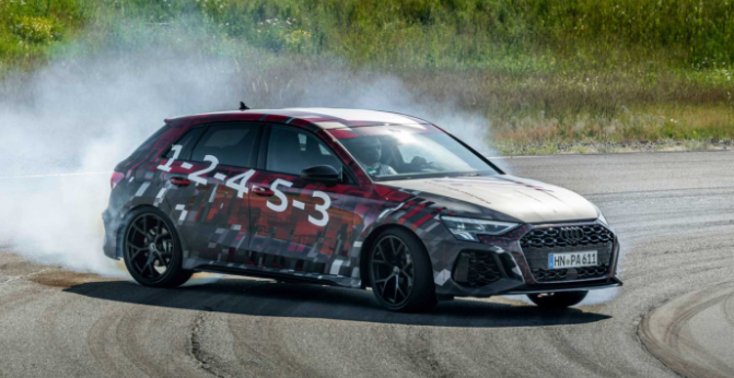 奥迪新款RS3曝光：最新扭矩可调差速器加身，性能更烈了！