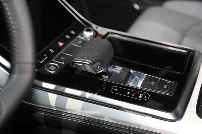 奥迪Q8全球首发,奥迪纯电动车