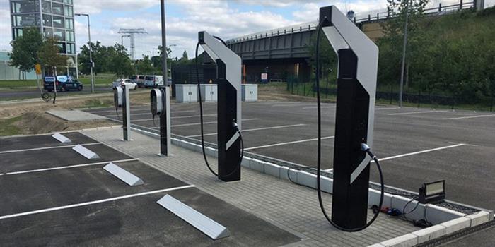 保時(shí)捷建成首個(gè)800伏“超快”充電站