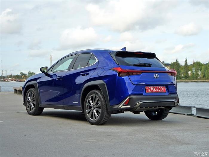 雷克萨斯UX300e