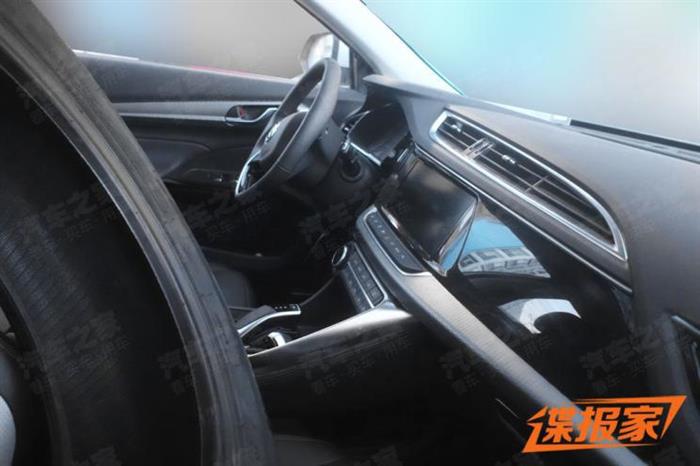 新风神AX7 PHEV内饰谍照,新东风风神插混车型，新风神AX7 PHEV动力