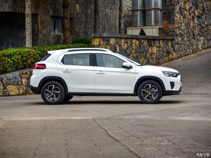 东风雪铁龙新款C3-XR