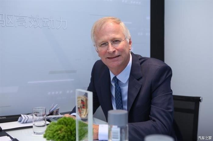 新车，保时捷2025年一半新车将是新能源车型