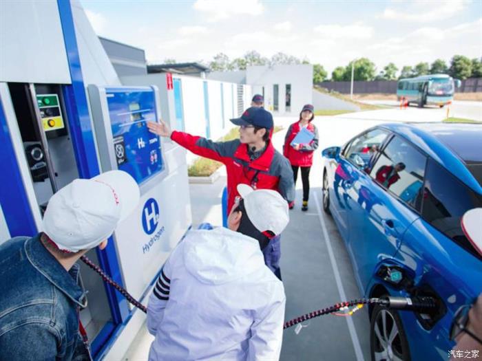 氢燃料电池汽车,德国，加氢站，氢燃料商用车