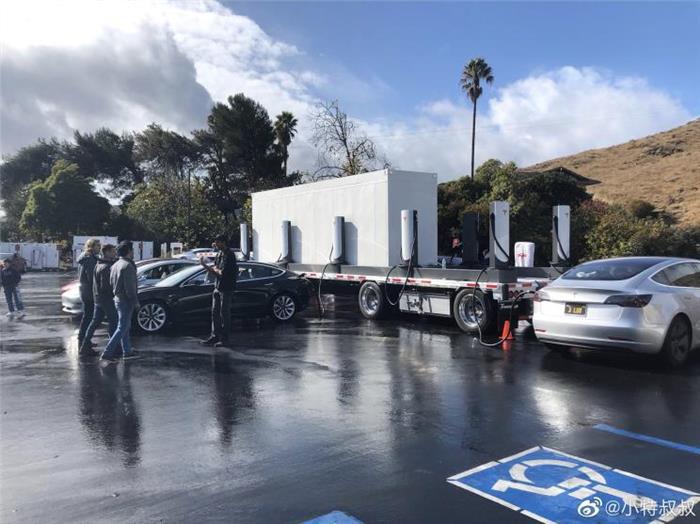 电动汽车，特斯拉移动充电站