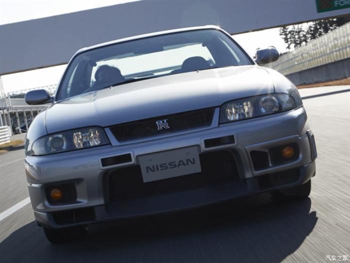 保时捷911,日产GTR