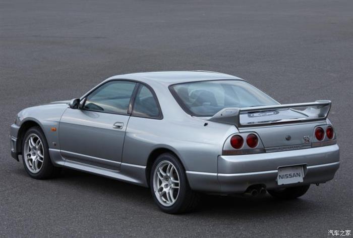 保时捷911,日产GTR