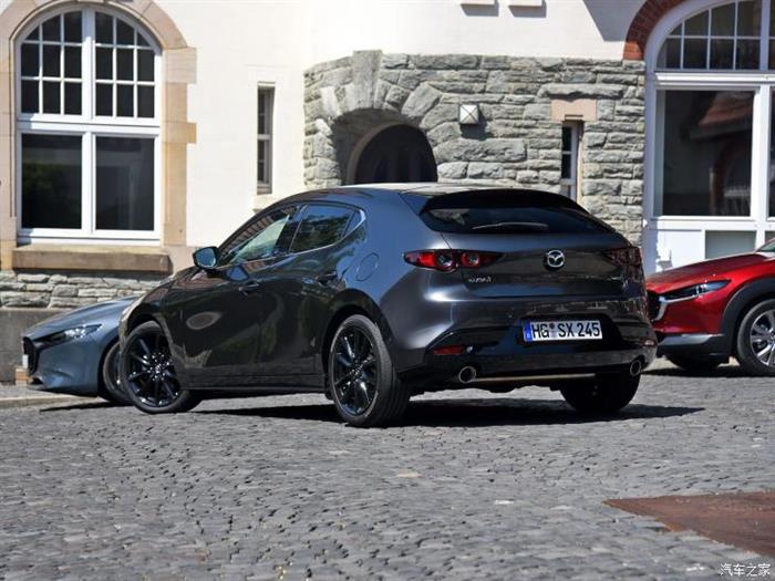 新车，马自达3