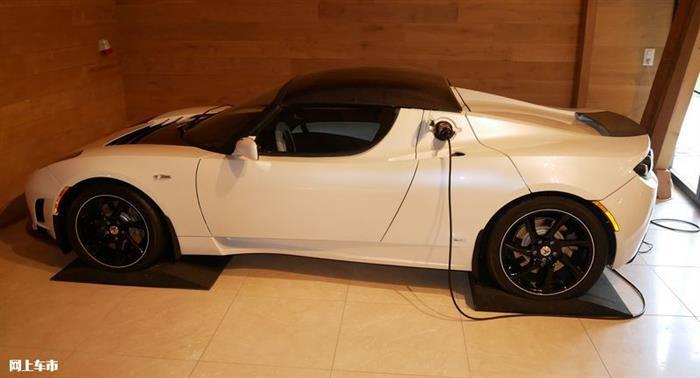 特斯拉，特斯拉敞篷版,Lotus Roadster
