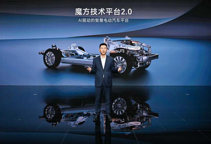 赛力斯汽车何利扬：90万用户之选，问界已成为大家安全出行的可靠伙伴