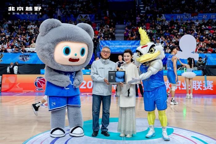 京城德比精彩开战！BJ40增程元境智行交车仪式点亮北汽男篮北京越野品牌之夜
