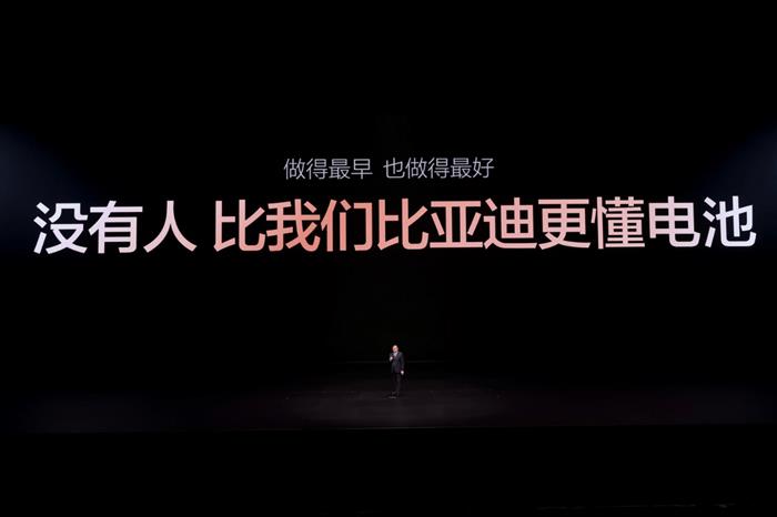 5分钟充好，9分钟充饱，比亚迪闪充补上新能源转型最后一块拼图