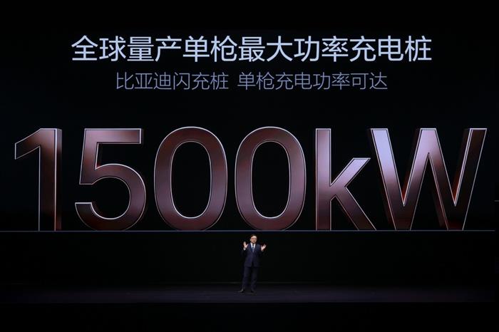 图8-比亚迪闪充桩单枪充电功率1500kW.jpg