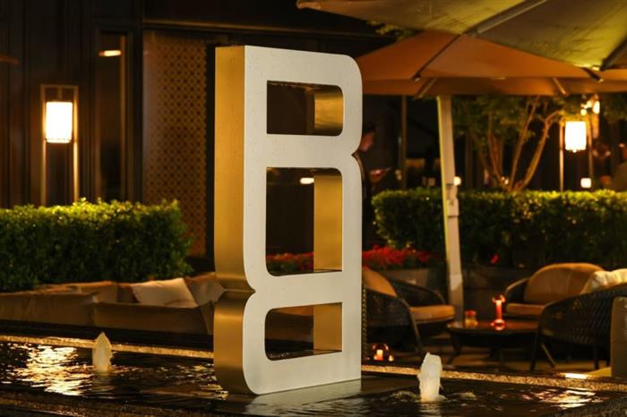 56年来，揽胜一直在回答同一个问题：什么是豪华SUV