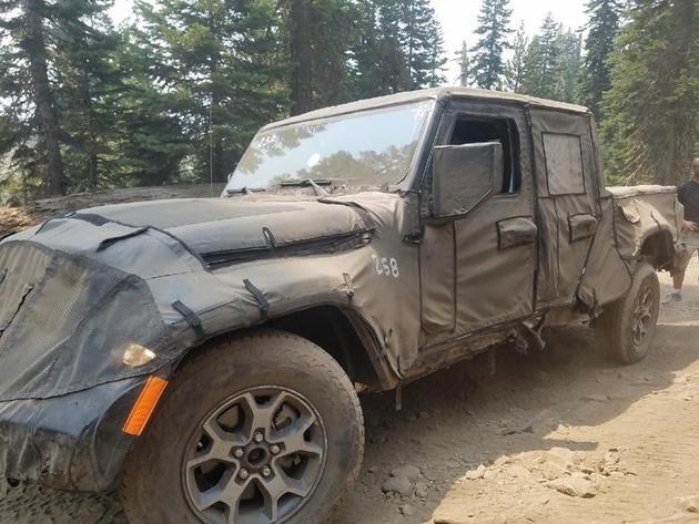 Jeep牧马人皮卡谍照