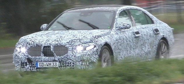 奔驰新一代S级,奔驰新一代S级谍照，奔驰借鉴迈巴赫