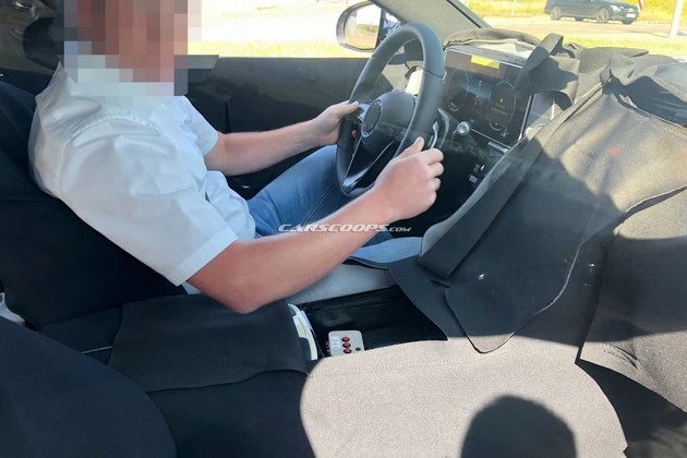 奔驰新一代S级,奔驰新一代S级谍照，奔驰借鉴迈巴赫