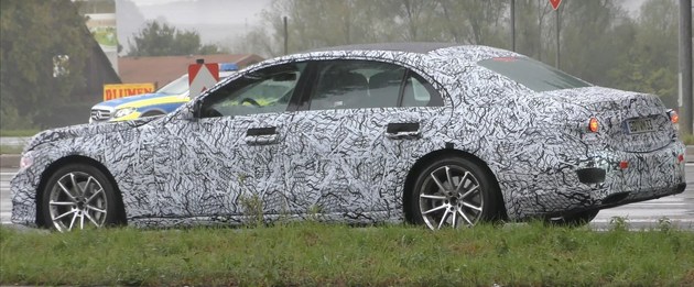 奔驰新一代S级,奔驰新一代S级谍照，奔驰借鉴迈巴赫