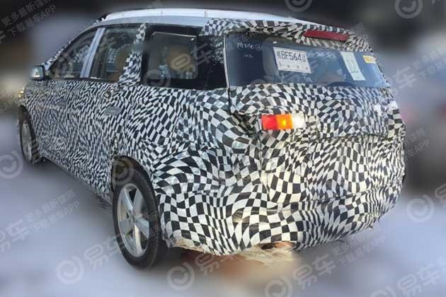 新车，宝骏新MPV车型,宝骏CN300M MPV谍照，宝骏R系列旗舰MPV