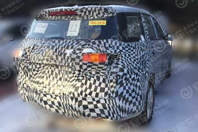 新车，宝骏新MPV车型,宝骏CN300M MPV谍照，宝骏R系列旗舰MPV