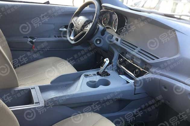 新车，宝骏新MPV车型,宝骏CN300M MPV谍照，宝骏R系列旗舰MPV