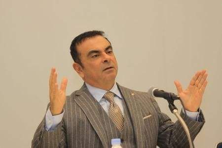 戈恩妻子：他在狱中被虐待