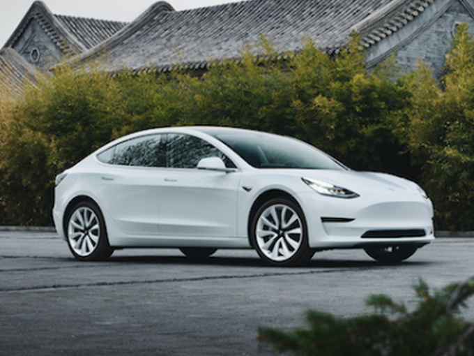 特斯拉Model 3在華上市 新車直降6.6萬 續(xù)航更長
