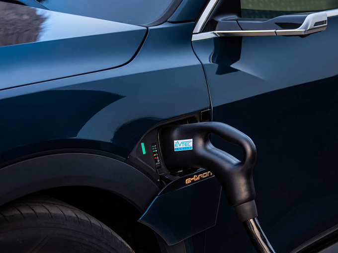 奥迪首款纯电SUV,奥迪e-tron预定，奥迪e-tron售价，奥迪e-tron交付时间