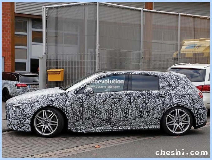 奔驰全新A级性能版,奔驰奥迪，梅赛德斯A45谍照