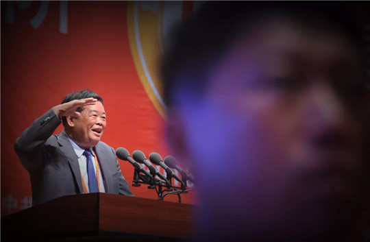 孤独的强势