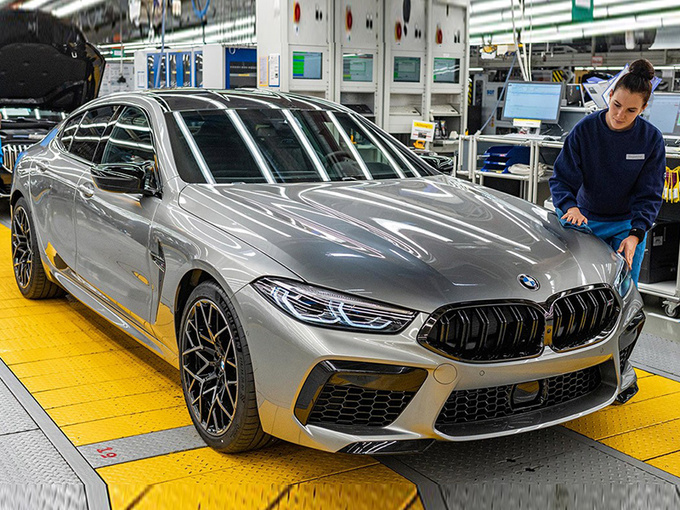 宝马全新8系,4.4T引擎