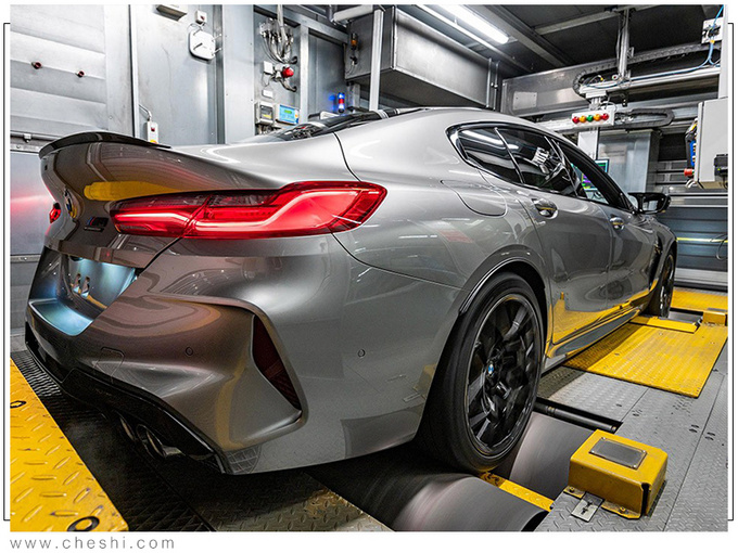 宝马全新8系,4.4T引擎