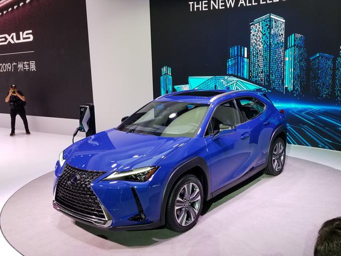 雷克萨斯全新UX300e