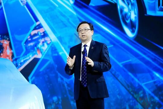 “你们都问我上半年卖了多少辆，只有我妈问我睡得好不好！”