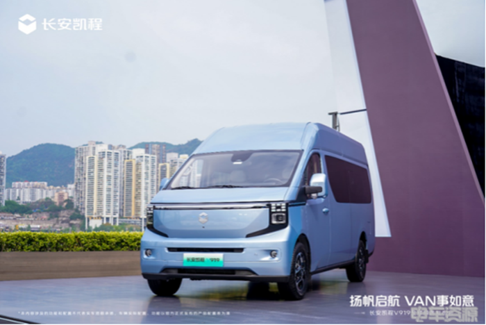长安朱华荣站台，只为一款“面包车”？