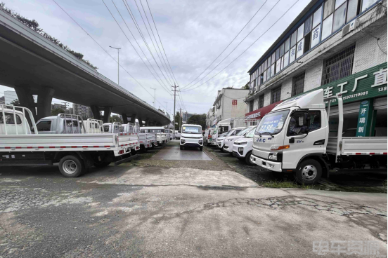 2025年新能源物流车经销商转型的前后两难